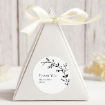 Meandering Vine Wedding Favor Black and White Ronde Sticker<br><div class="desc">Deze zwervende wijnstok maakt een elegante verklaring voor je bruiloft gunt labels. U kunt zich aanpassen aan uw informatie en de tekst aanpassen aan uw gebeurtenis.</div>