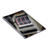 Mechanische Rekenmachine - Een Glimp in Notitieboek (Rechterzijde)