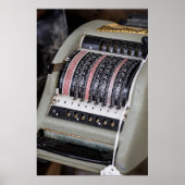 Mechanische Rekenmachine - Een Glimp in Poster (Voorkant)