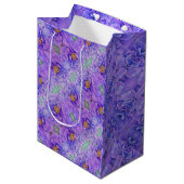 Med Gift Bag Lavendel Pioenrozen Medium Cadeauzakje (Voorkant Gekanteld)