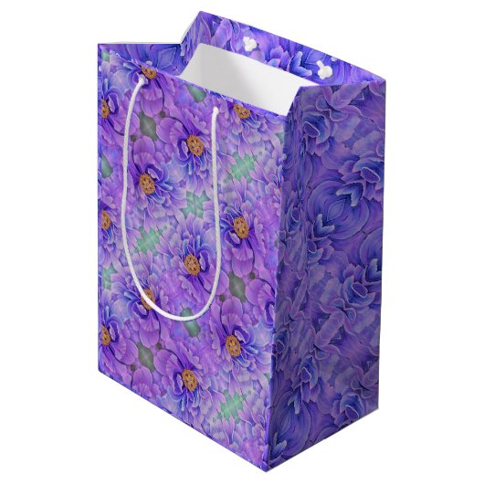 Med Gift Bag Lavendel Pioenrozen Medium Cadeauzakje (Achterkant Gekanteld)