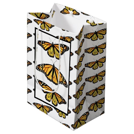 Med Gift Bag Monarch Vlinders Medium Cadeauzakje (Voorkant Gekanteld)