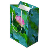 Med Gift Bag Roze Lotus Abstract Medium Cadeauzakje (Achterkant Gekanteld)
