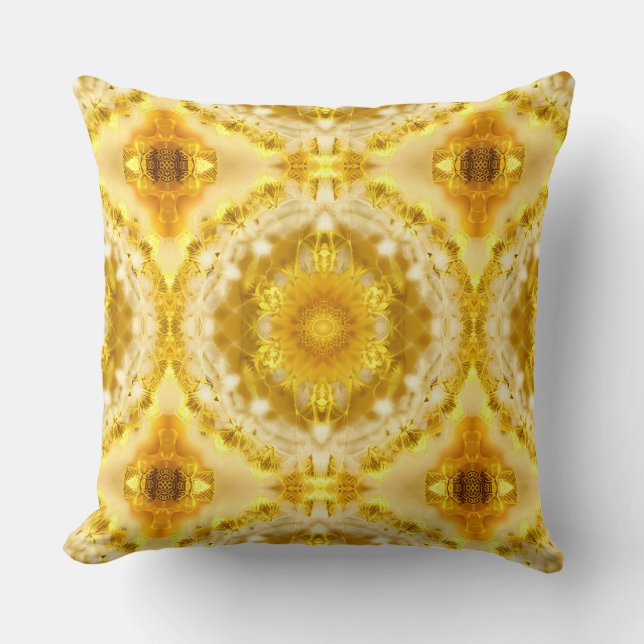 Medallion Patroon in Mosterdgeel Batik Patroon Kussen (Voorkant)