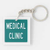 Medical Clinic Road Sign Sleutelhanger (Achterkant)