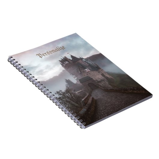 Medieval Castle in de mist Notitieboek (Rechterzijde)