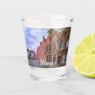 Medieval kleurrijke bakstenen in Brugge, België Shot Glas