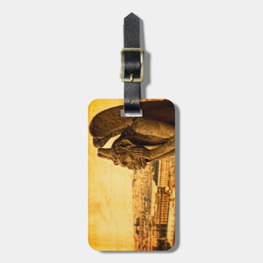 Medieval Le Stryge Gargoyle in Notre Dame, Parijs Bagagelabel (Voorkant verticaal)