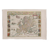 Medieval Map of Europe (door Willem Blaeu) Kussensloop (Voorkant-Links)