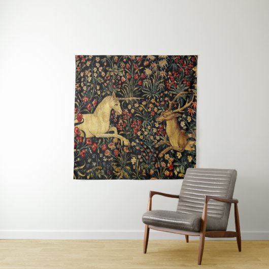 Medieval Unicorn Midnight Floral Garden Wandkleed (In situ)