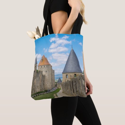 Medieval walls van Carcassonne Tote Bag (Dichtbij)