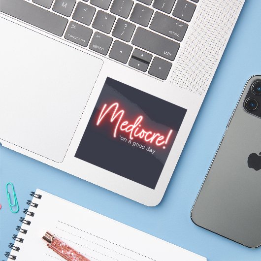 Mediocre! stickers (Laptop met iPhone)