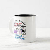 Medisch assistent geëxhausted Funny Appreciation Tweekleurige Koffiemok (Voorkant links)
