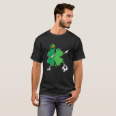 Medisch-Scrub Top Stethoscope met Leprechaun (Voorkant volledig)
