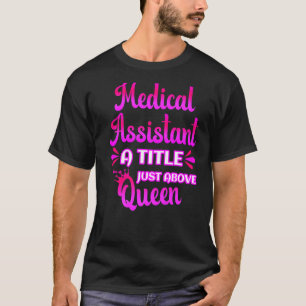 Medische assistent een titel net boven Queen Cute T-shirt