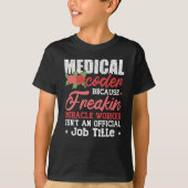 Medische code omdat Freakin Assistant ICD-code T-shirt (Voorkant)
