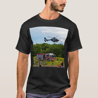 Medische helikopter in de vlucht t-shirt