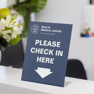 Medische kliniek Gezondheidszorg Logo Check in Reclamebord Met Voetstuk
