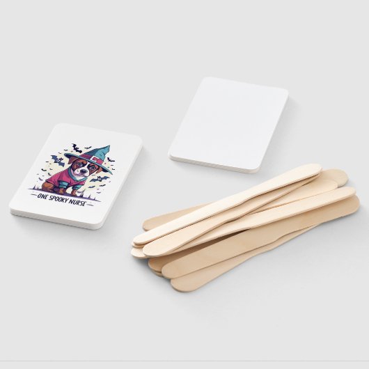 Medische Paws en Haunting Howls Een Spooky Verplee Handwaaier (Niet-gemonteerd)