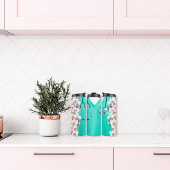 Medische scrubs versierd met bloemen thermosbeker