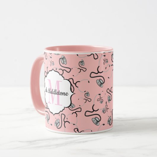 Medische stethoscopen voor artsen op roze naam mok (Voorkant links)