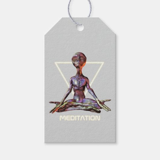 Meditatie. Alien in rustige houding Cadeaulabel (Voorkant)