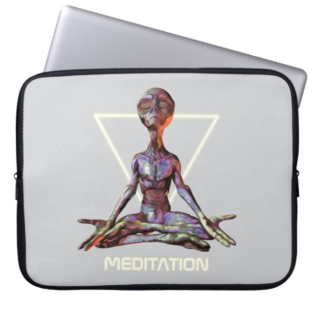 Meditatie. Alien in rustige houding Laptop Sleeve (Voorkant)