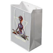 Meditatie. Alien in rustige houding Medium Cadeauzakje (Achterkant Gekanteld)