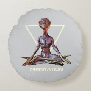 Meditatie. Alien in rustige houding Rond Kussen