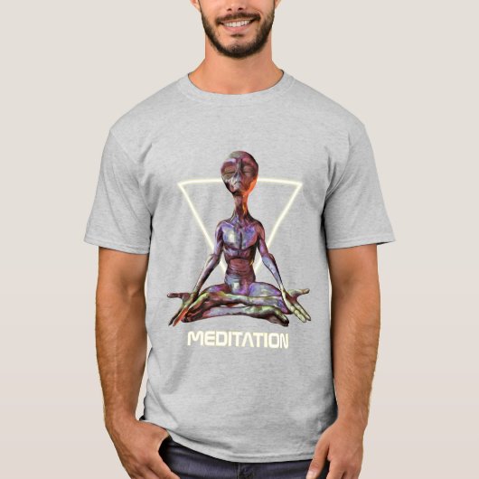 Meditatie. Alien in rustige pose T-Shirt (Voorkant)