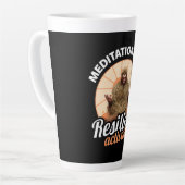 Meditatie Modus Bigfoot Weerbaarheid Geactiveerd Latte Mok (Linkerhoek)