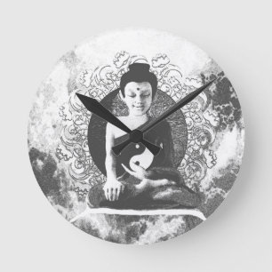 Meditating Buddha met Yin Yang Ronde Klok