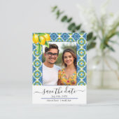 Mediterraan blauw en geel tegel citroen bruiloft aankondigingskaart (Staand voorkant)