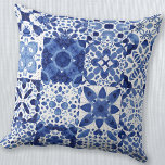 Mediterraan Blauw Wit Tegel Patroon Waterverf Kussen<br><div class="desc">indigoblauw en wit tegel patroon in waterverf. Originele kunst van Nic Squirrell.</div>