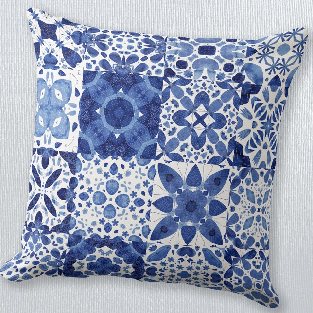 Mediterraan Blauw Wit Tegel Patroon Waterverf Kussen (Blue and white watercolor 
Mediterranean tile pattern throw pillow)