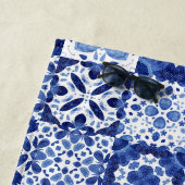 Mediterraan Blauw Wit Tegel Patroon Waterverf Strandlaken (In situ)