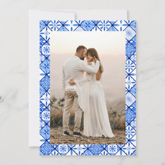 Mediterraan Italiaans Blauw Tegel Fotobruiloft Kaart (Achterkant)