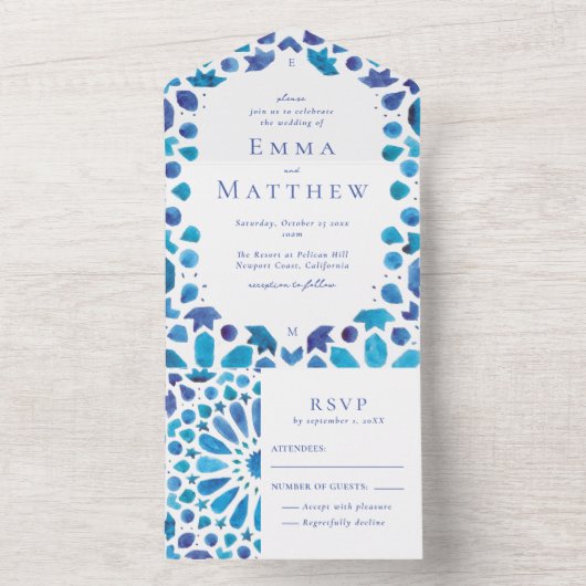 Mediterrane blauwe Tegel kustbruiloft All In One Uitnodiging (Binnen)