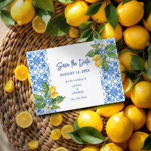 Mediterrane blauwe tegels en citroenen bewaren de  save the date