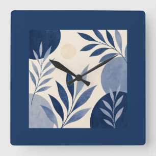 Mediterrane klok met botanische motieven aan de wa