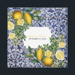 Mediterrane Lemons Portugese bruiloft Magneet<br><div class="desc">Handbeschilderde traditionele tegels uit Portugal met mediterrane citroenen. Azulejo-blauw en witte florale tegel. Een prachtig mediterraan ontwerp dat gele citroenen met hun groene en bloesems afschildert tegen een blauw en wit Portugees patroon. De trouwtekst is elegant omlijst met een witte geometrische vorm. Unieke Azulejo-blauw en witte florale bruiloft is gunstig...</div>