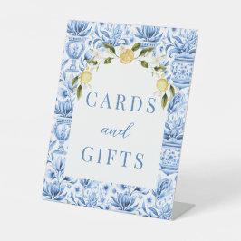 Mediterrane tegels citroenen trouwkaarten en gesch reclamebord met voetstuk