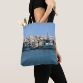 Mediterrane Vissen boten in blauw Zee Tote Bag (Dichtbij)