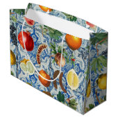 Mediterrane zomerfruit en blauwe witte mozaïek groot cadeauzakje (Achterkant Gekanteld)