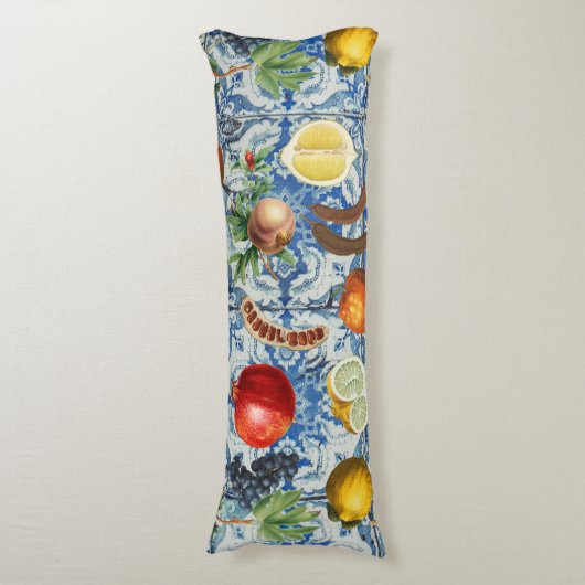 Mediterrane zomerfruit en blauwe witte mozaïek lichaamskussen (Voorkant Verticaal)