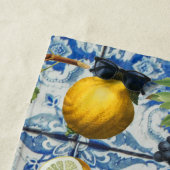 Mediterrane zomerfruit en blauwe witte mozaïek strandlaken (In situ)