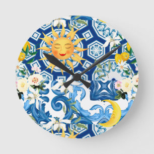 Mediterrane zon, bloemen, citroen, halve maan, ronde klok