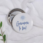 Mediterranean Blue Baby Shower Grandma To Be Ronde Button 5,7 Cm<br><div class="desc">A “grandma to be” button to match our Ciao Bambino Italian Blue Boy Baby Shower collection. This pin features a hand-painted Mediterranean sun illustration, and the text "Grandma to be" is written in modern calligraphy. Celebrate the whole family with this customizable button, perfect for the mommy-to-be or any family member....</div>