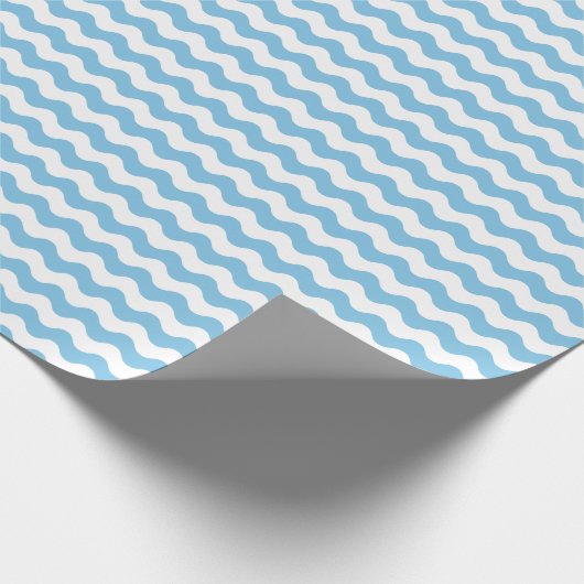 Medium Light Blue en White Waves Wrapping Paper Cadeaupapier (Hoek)