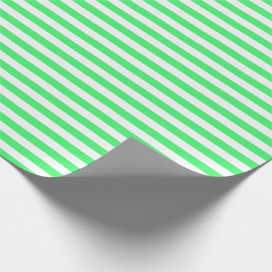 Medium LightGreen en White Stripes Wrapping Paper Cadeaupapier (Hoek)